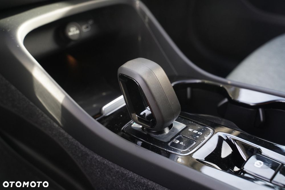 Volvo XC 40 B3 Plus Dark - 23