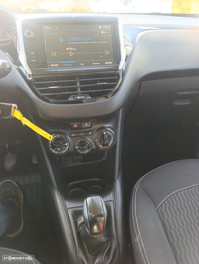 Peugeot 208 1.2 PureTech Style - 9