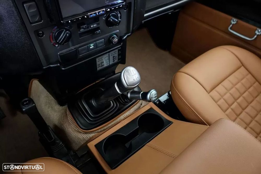 Land Rover Defender 90 SW 2.4 CRD S - 14