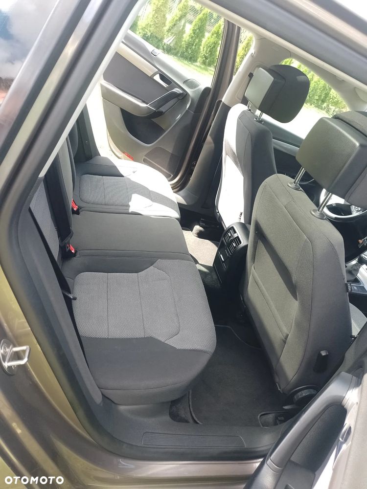 Volkswagen Passat - 13
