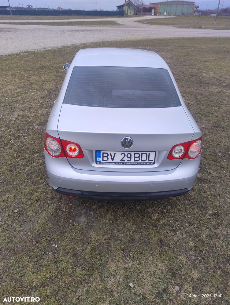 Volkswagen Jetta 1.6 Trendline - 8