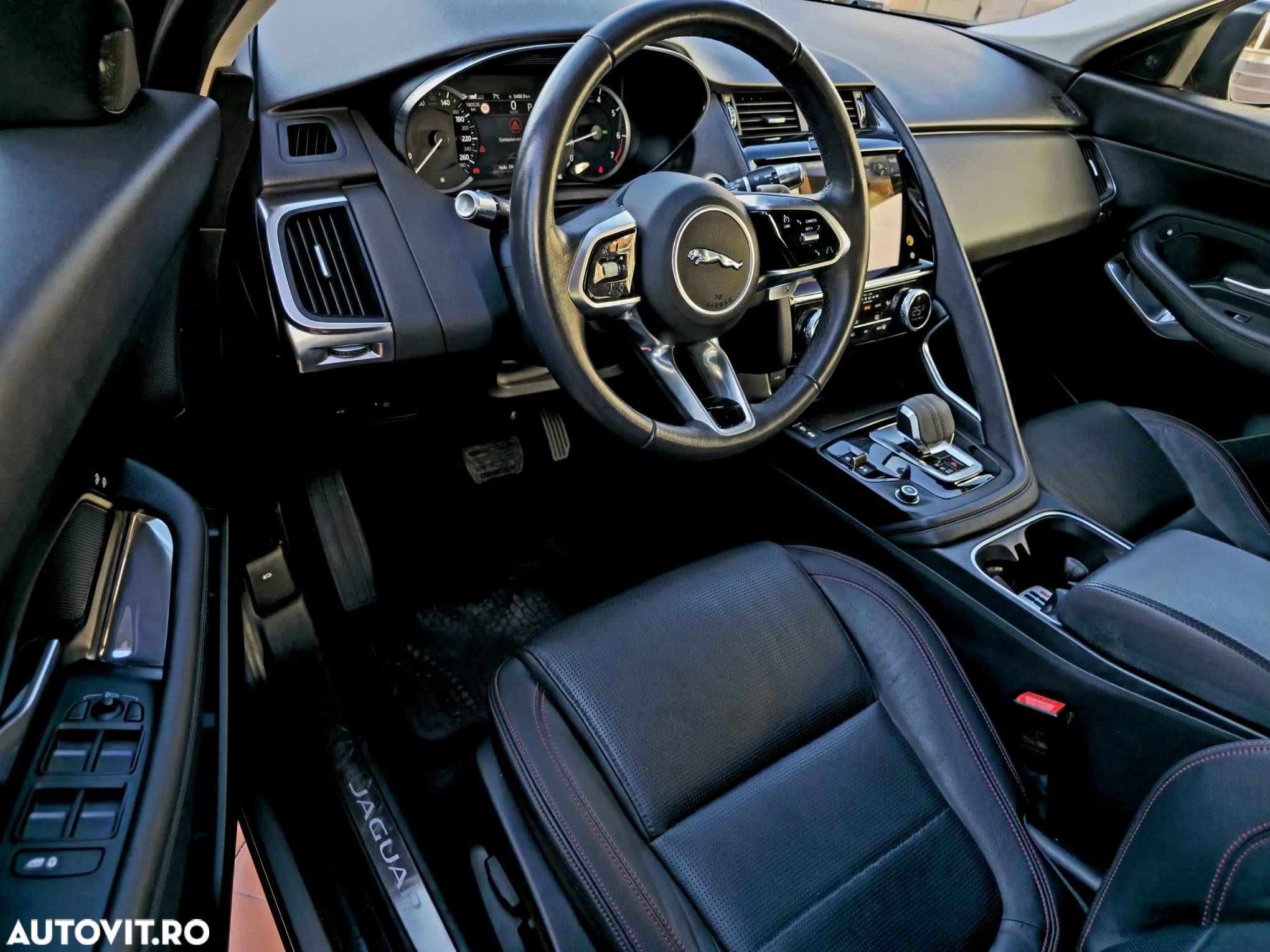 Jaguar E-Pace P200 AWD SE - 11