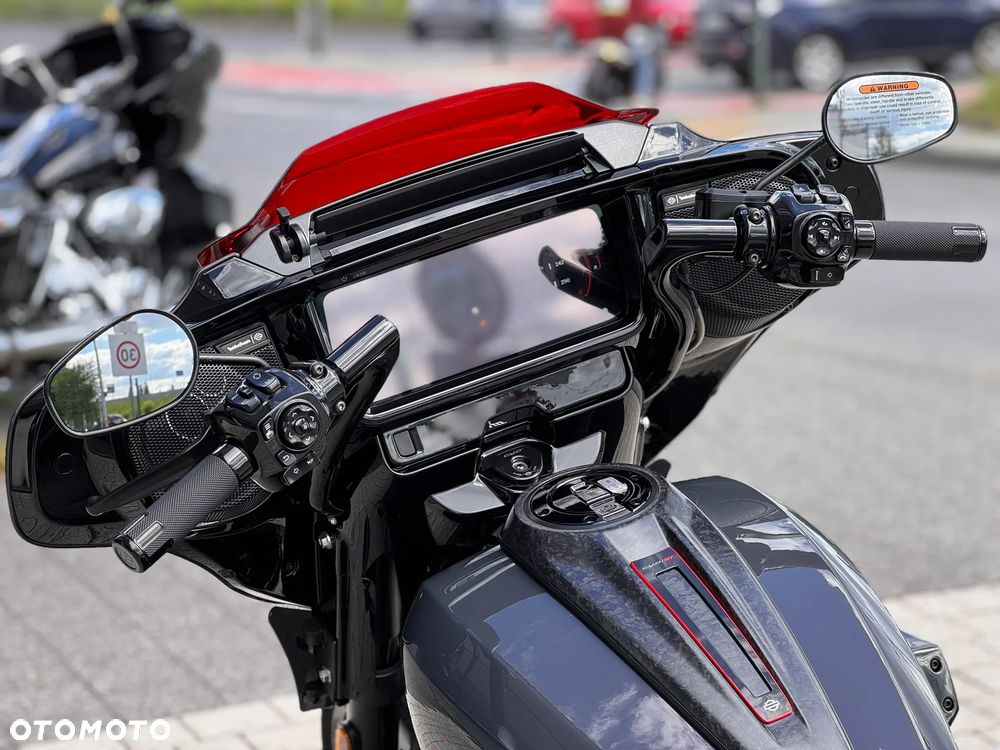 Harley-Davidson CVO Street Glide - 15