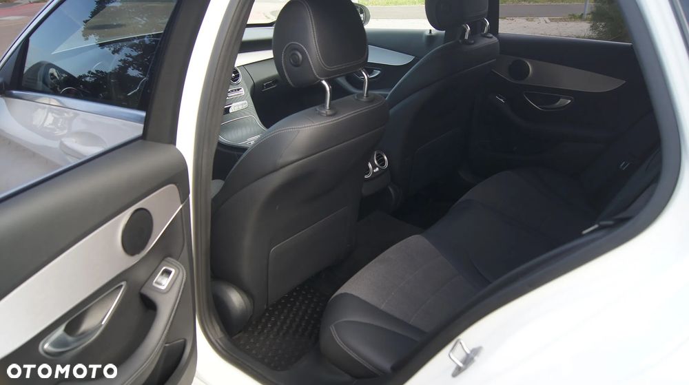 Mercedes-Benz Klasa C 220 d T 9G-TRONIC AMG Line - 13