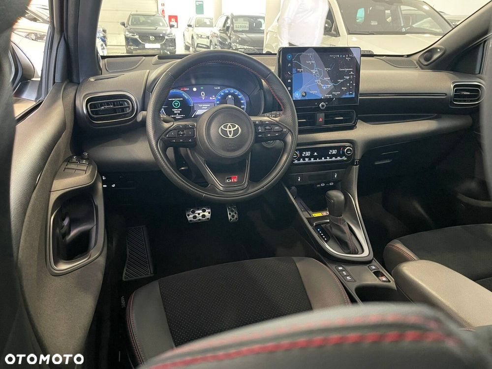 Toyota Yaris Hybrid 1.5 GR Sport - 12
