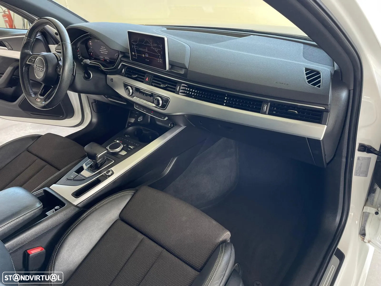 Audi A4 2.0 TDI S-line S tronic - 32