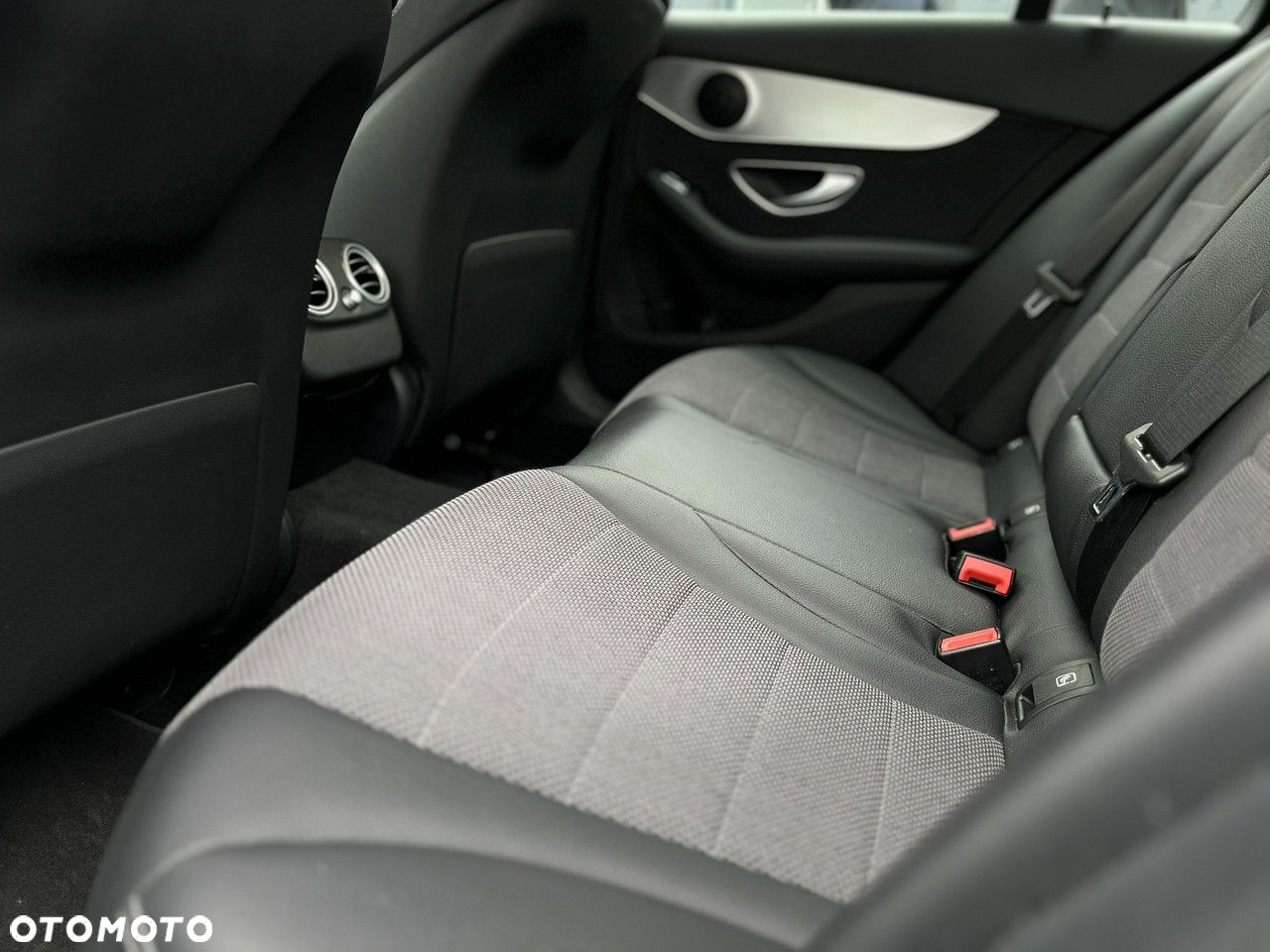 Mercedes-Benz Klasa C 220 d 9G-TRONIC - 36