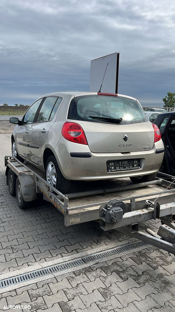 Dezmembram Renault Megane 3 1.5D din 2006 - 1