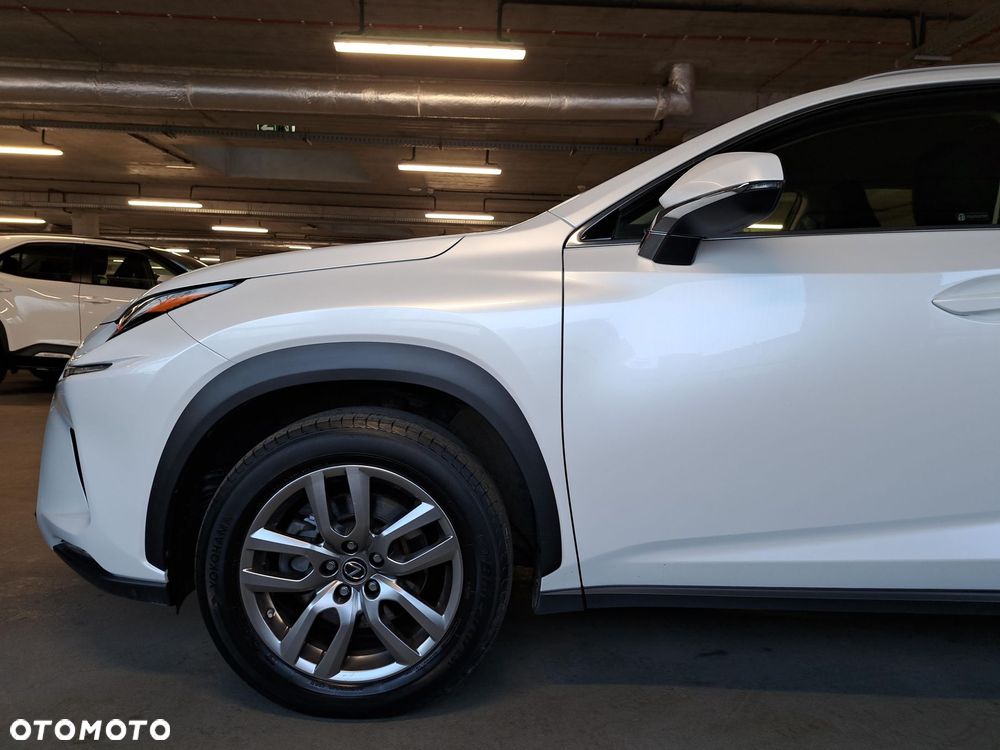 Lexus NX 300h Business Edition AWD - 35