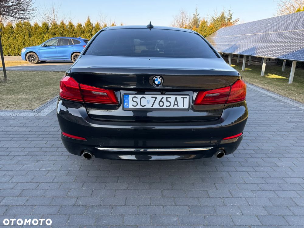 BMW Seria 5 530d xDrive Sport-Aut Luxury Line - 7