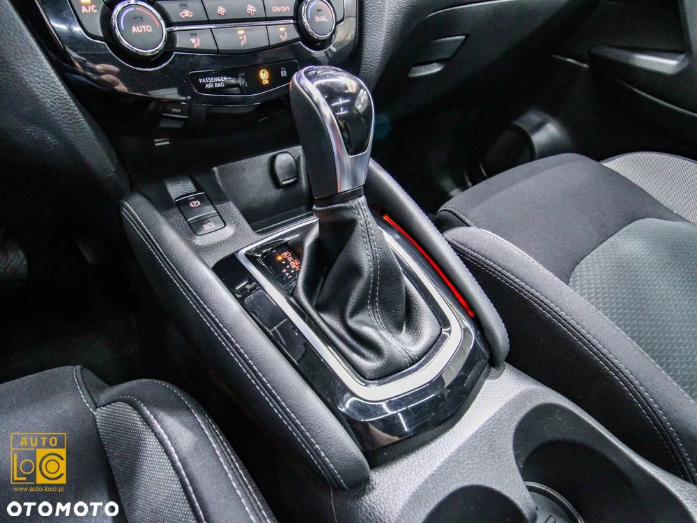 Nissan Qashqai 1.3 DIG-T N-Connecta DCT - 22