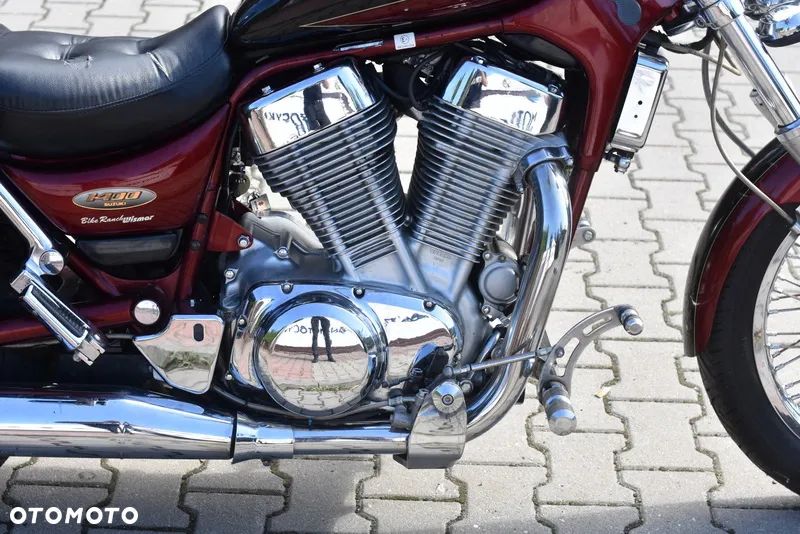 Suzuki Intruder - 10