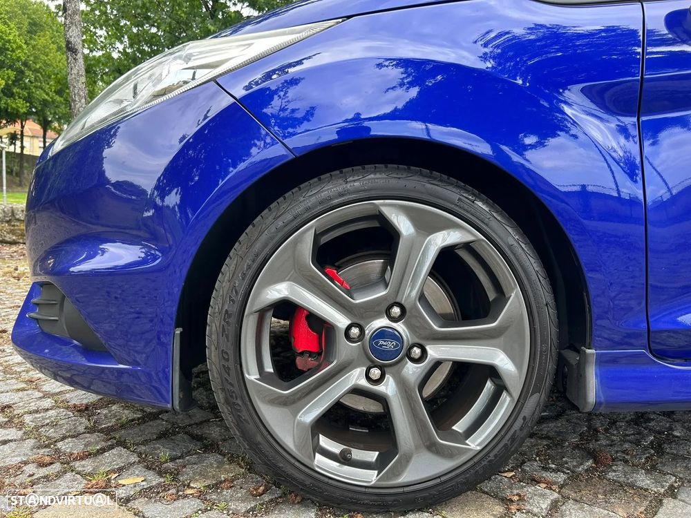 Ford Fiesta 1.6 EcoBoost ST - 22
