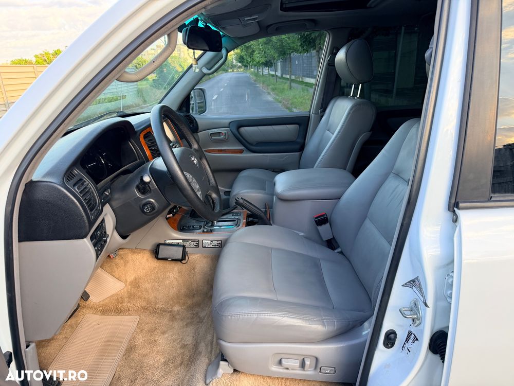 Toyota Land Cruiser - 8