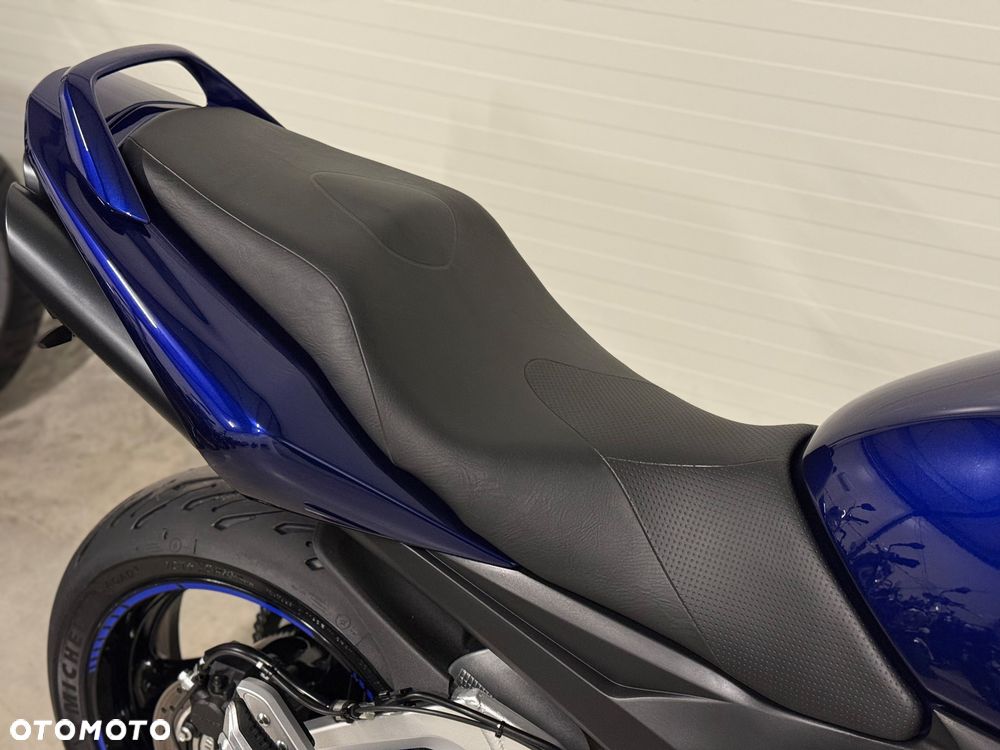 Suzuki GSR - 17