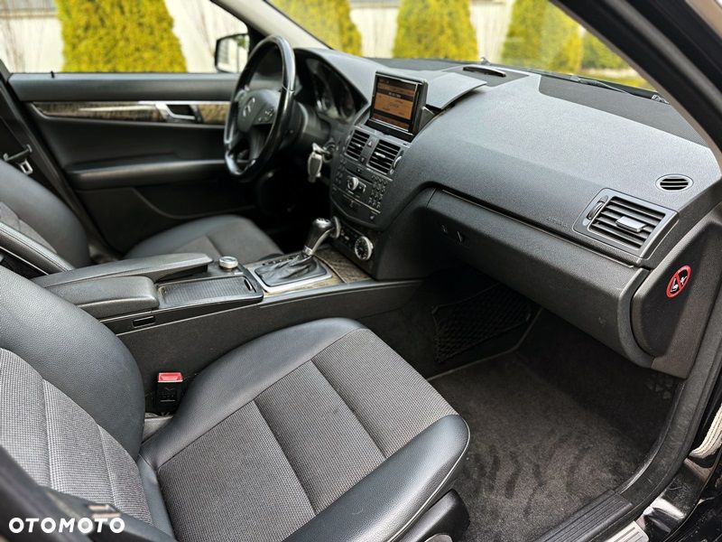 Mercedes-Benz Klasa C 220 CDI DPF Automatik BlueEFFICIENCY Avantgarde - 32