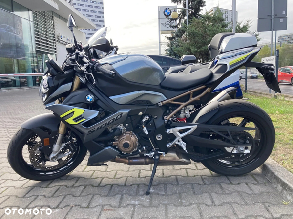 BMW S