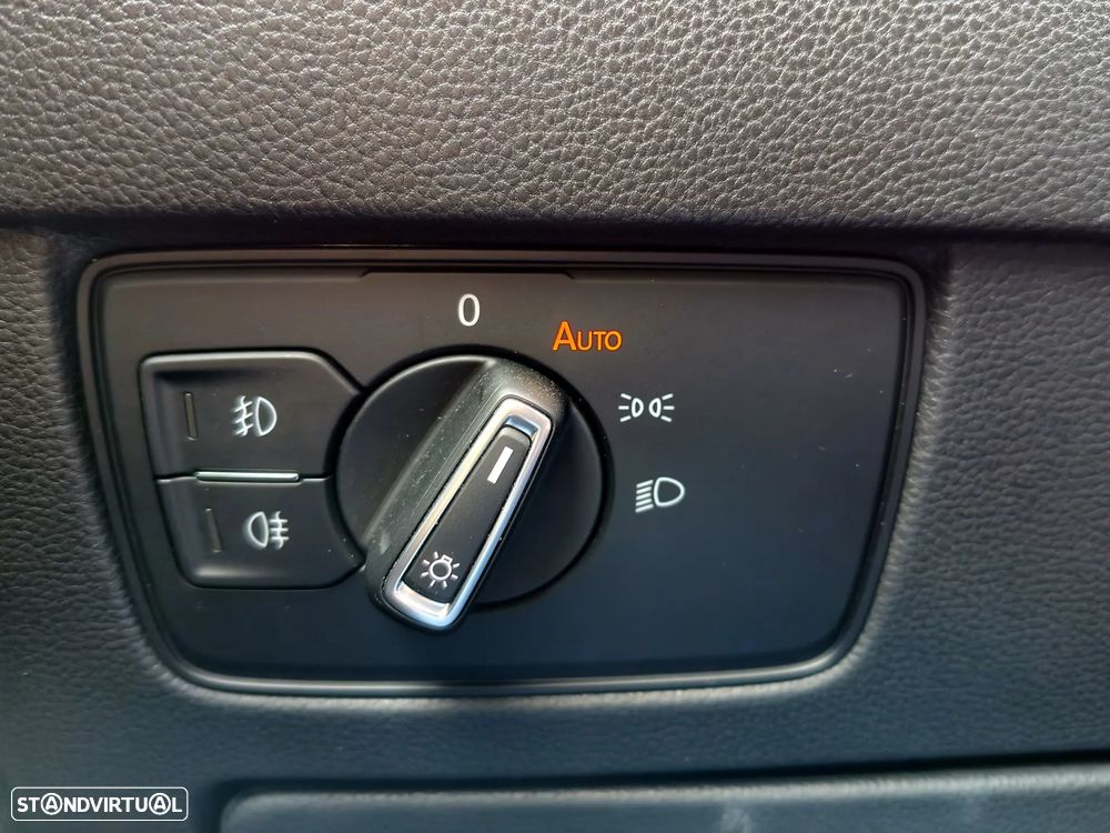 VW Passat Variant 1.6 TDI Business DSG - 27