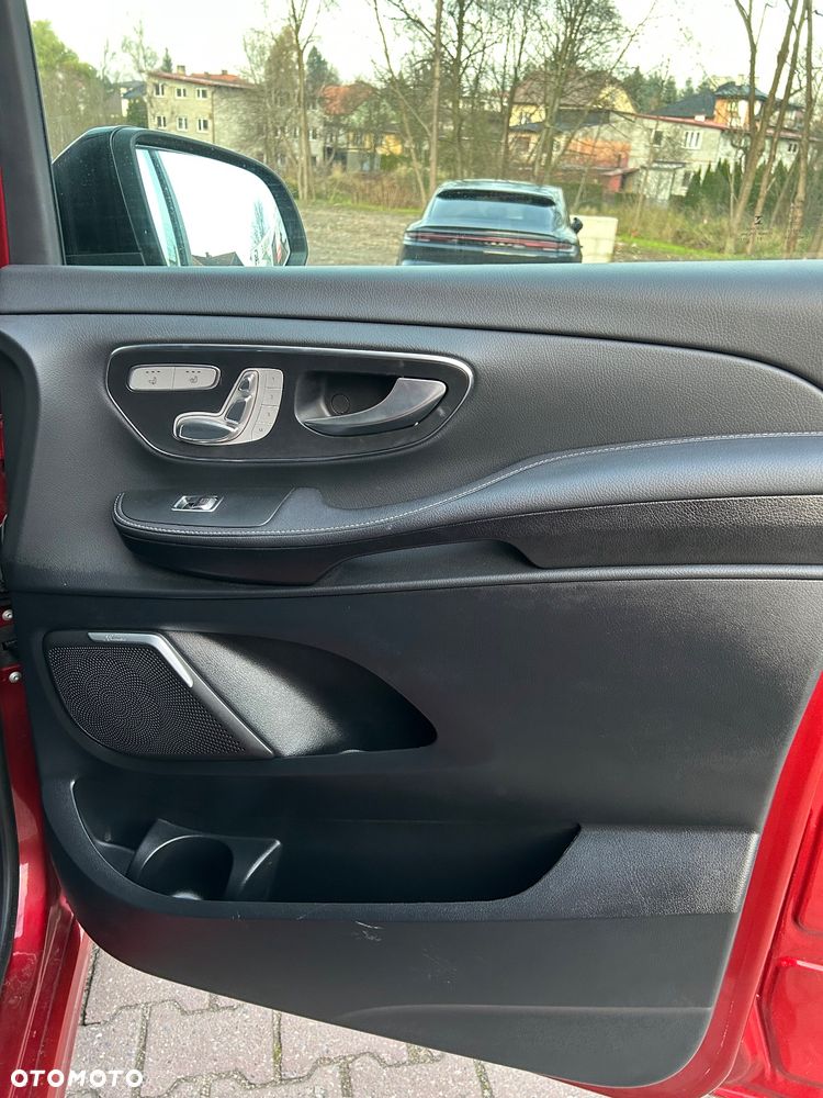 Mercedes-Benz Klasa V 300 d lang 4Matic 9G-TRONIC Avantgarde - 12