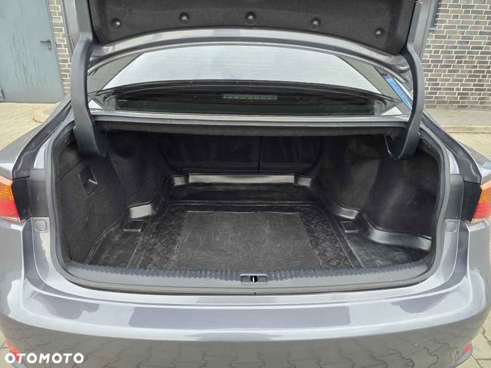 Lexus IS 300h F Sport EU6 - 17