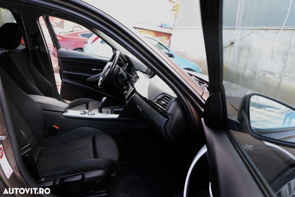 BMW Seria 3 318d Aut. Blue Performance Sport Line - 9