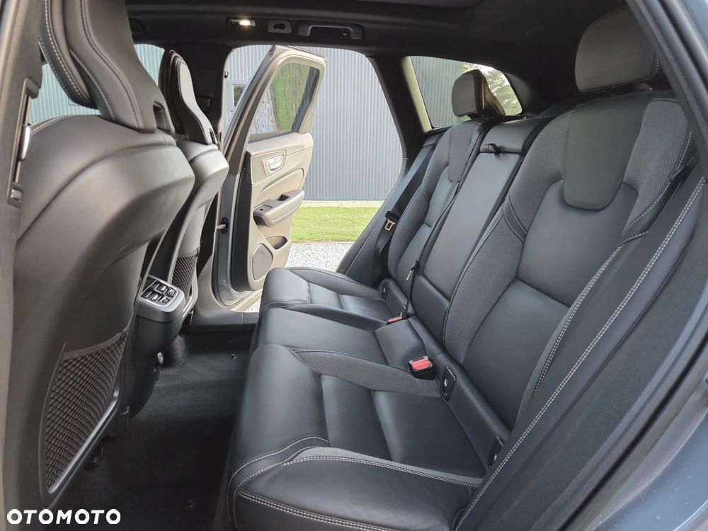 Volvo XC 60 B4 D AWD Ultimate Dark - 8