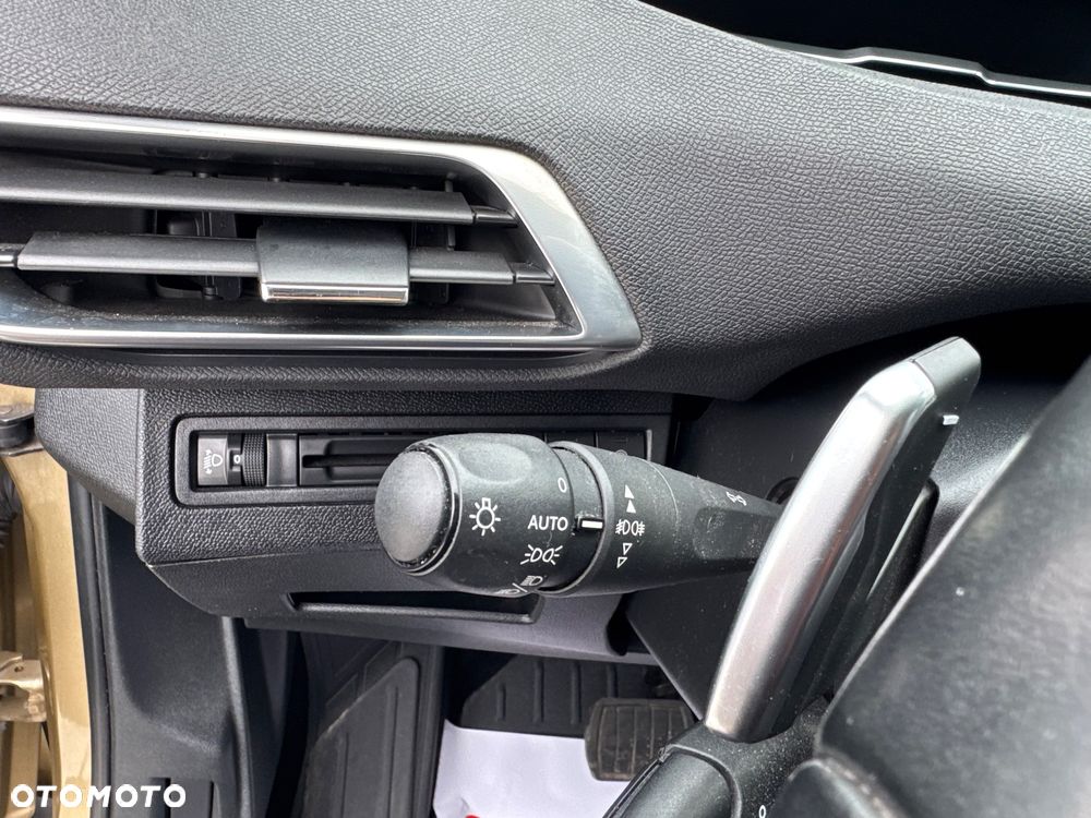 Peugeot 5008 1.6 THP Active S&S EAT6 - 22