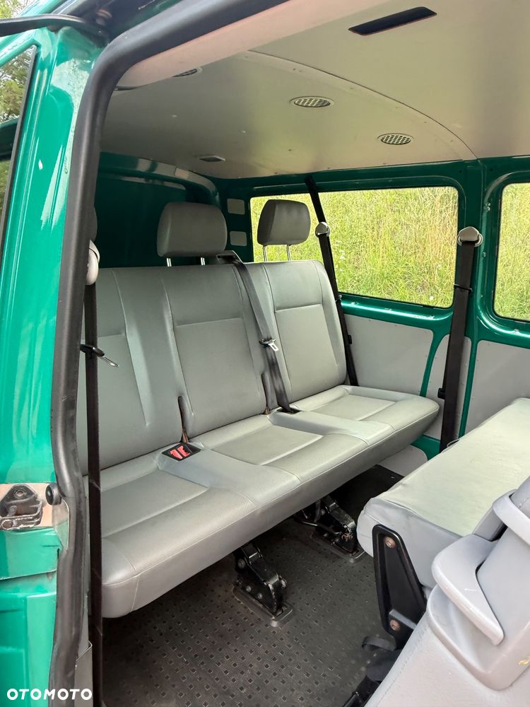 Volkswagen Transporter Shuttle L2 - 13