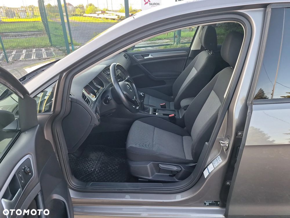 Volkswagen Golf - 10