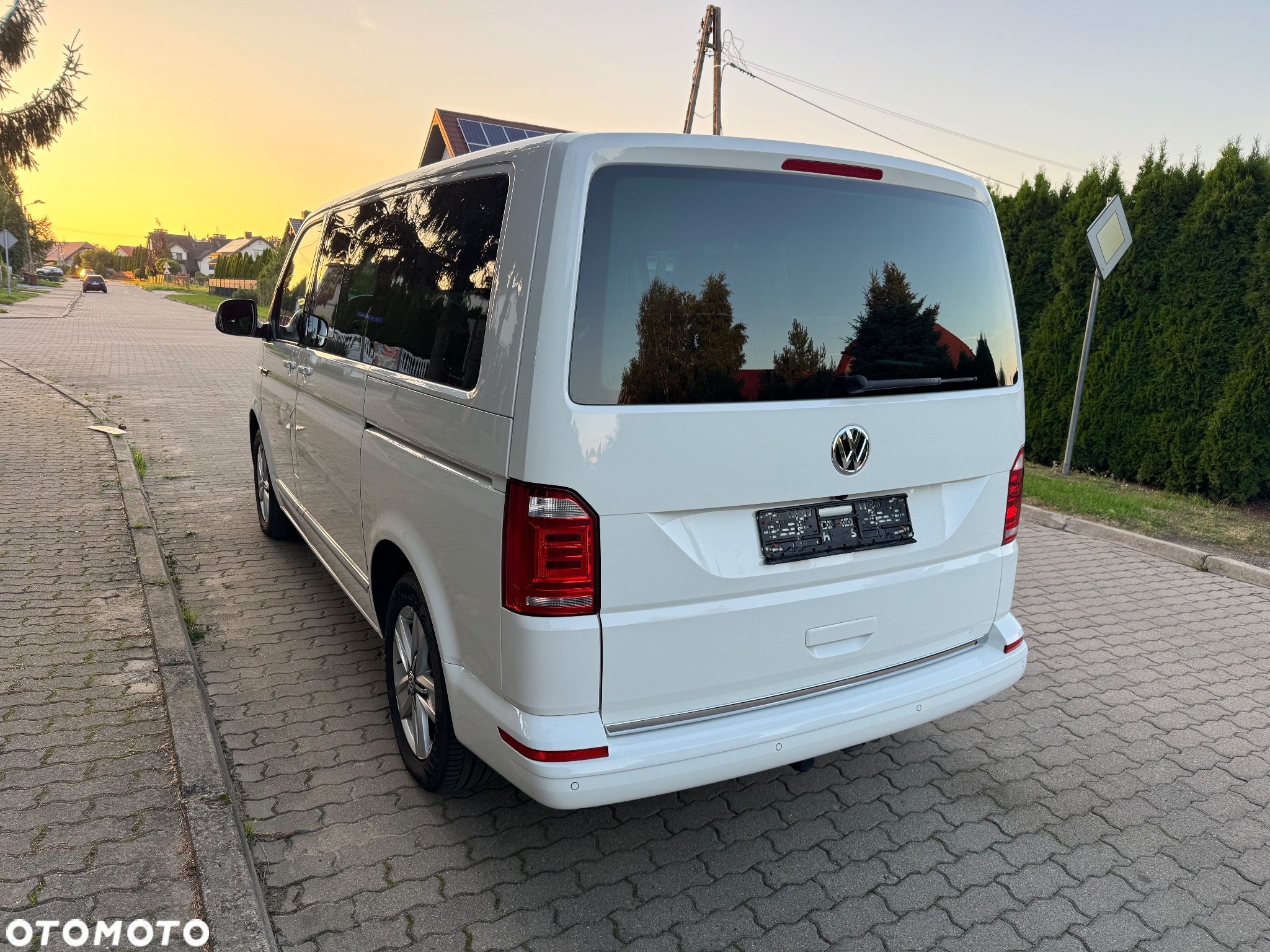 Volkswagen Caravelle 2.0 BiTDI L1 Highline - 4