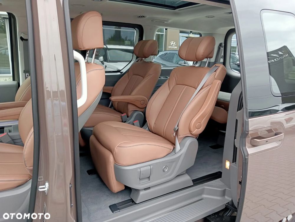 Hyundai Staria 1.6 T-GDI HEV Luxury - 10
