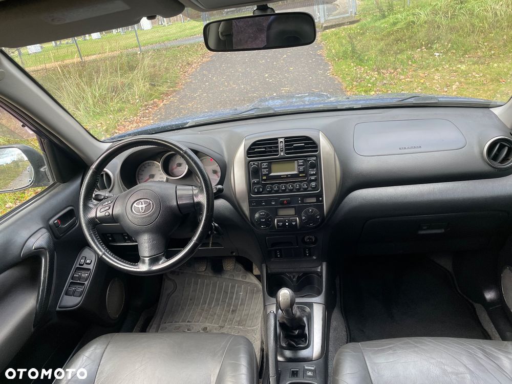 Toyota RAV4 - 16