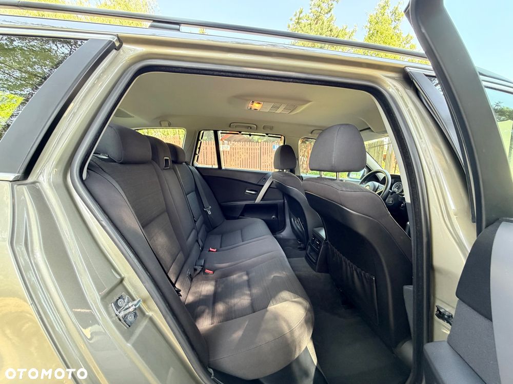 BMW Seria 5 525i - 30