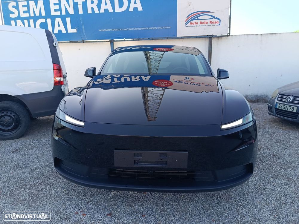 Tesla Model Y - 4