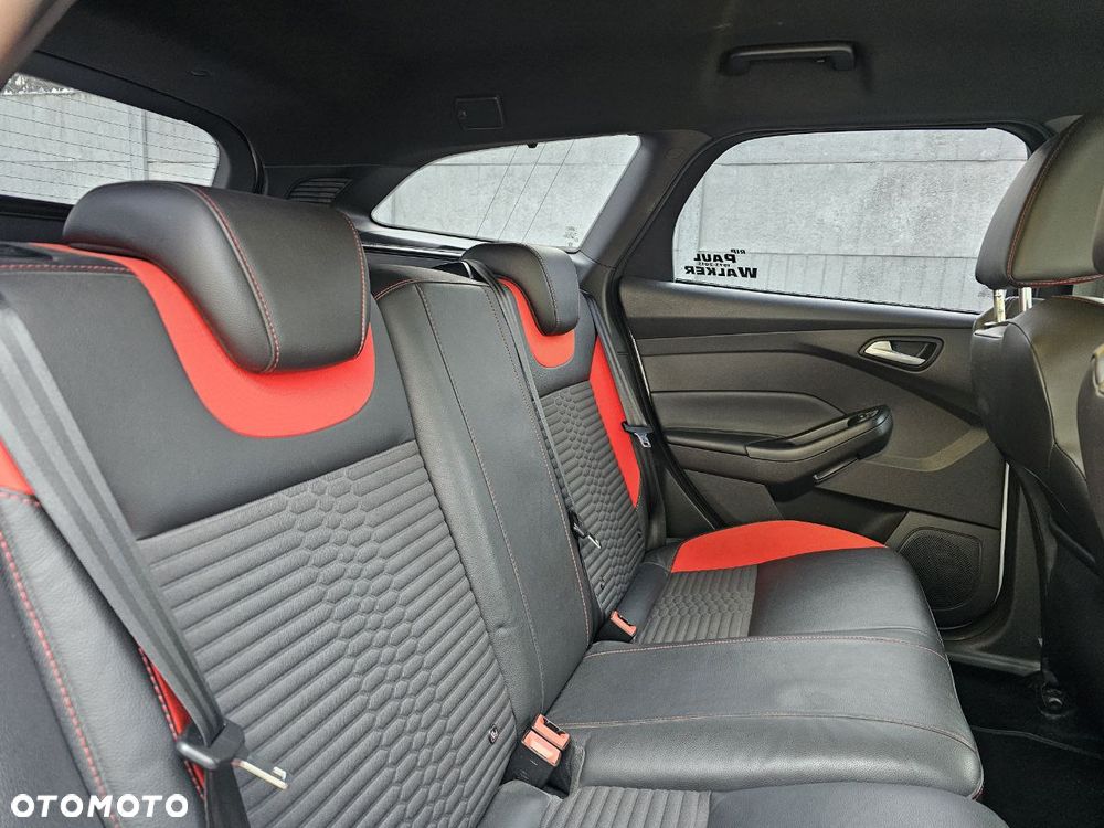 Ford Focus SW ST - 23
