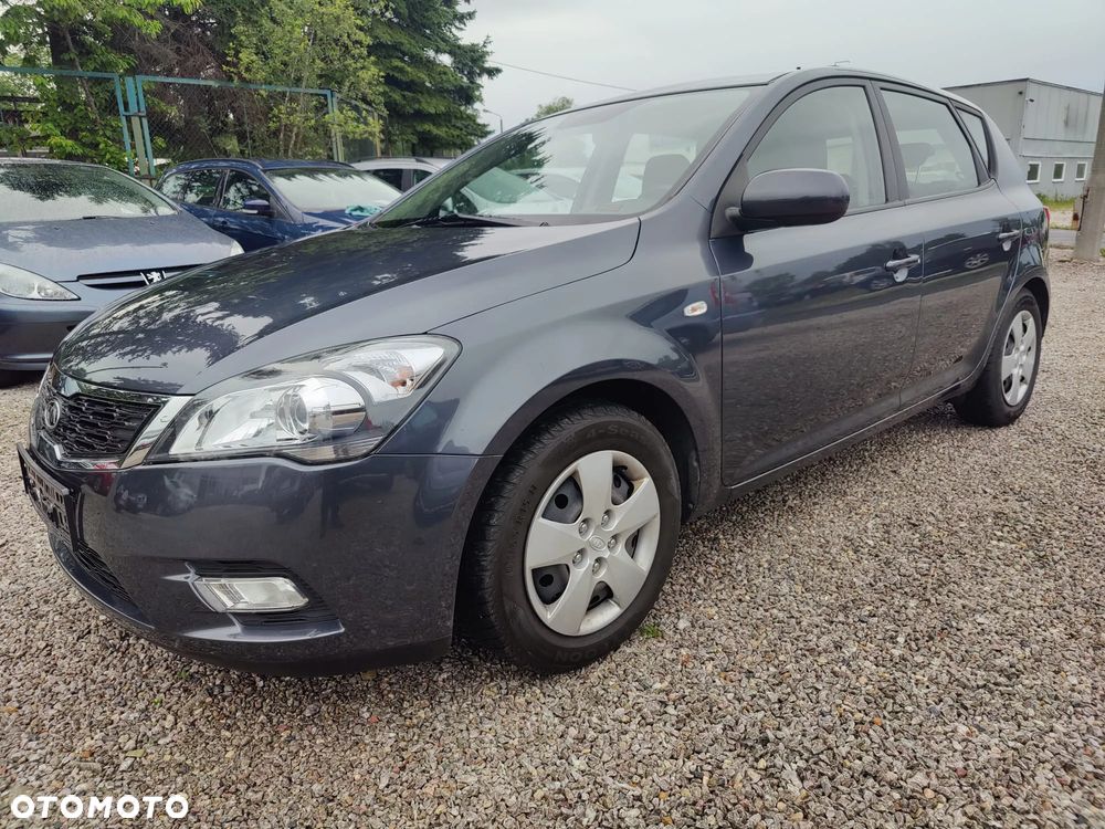Kia Ceed - 16