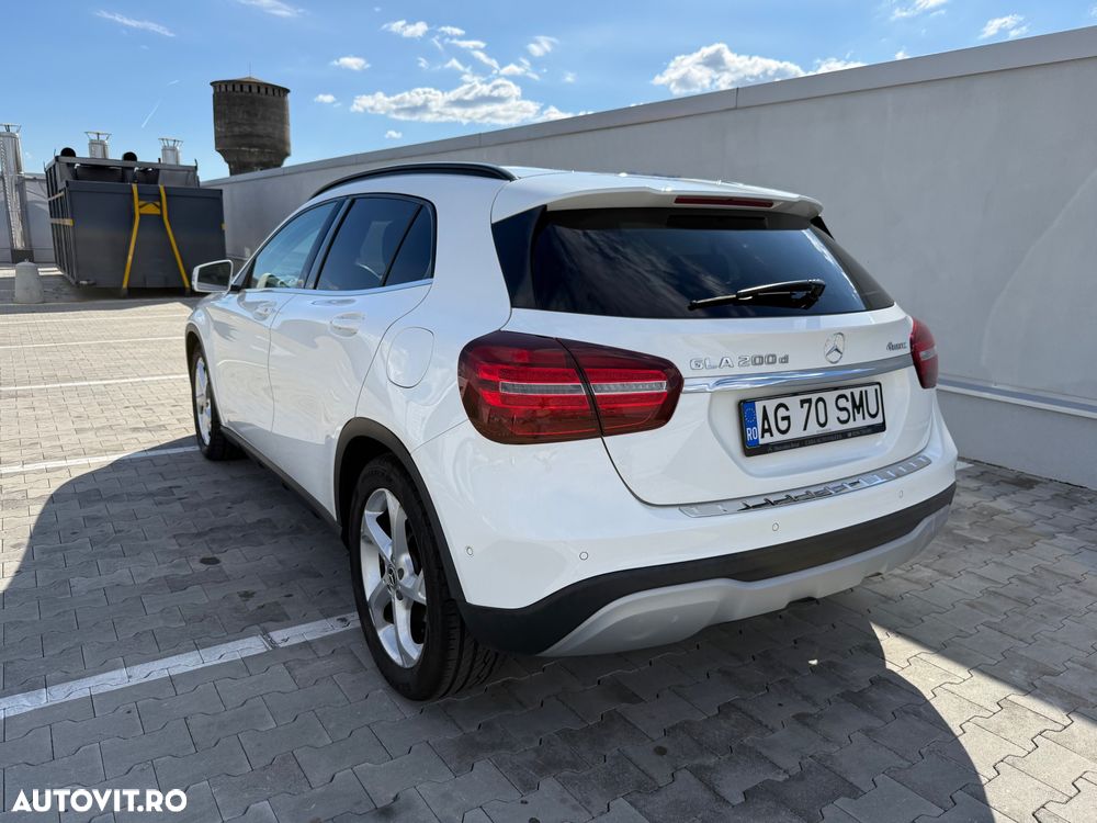 Mercedes-Benz GLA 200 d 4MATIC Aut. - 11