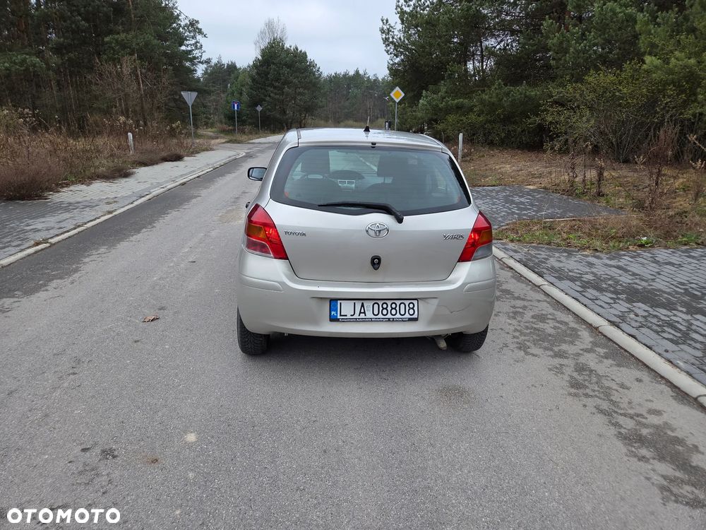 Toyota Yaris 1.0 Entry - 2