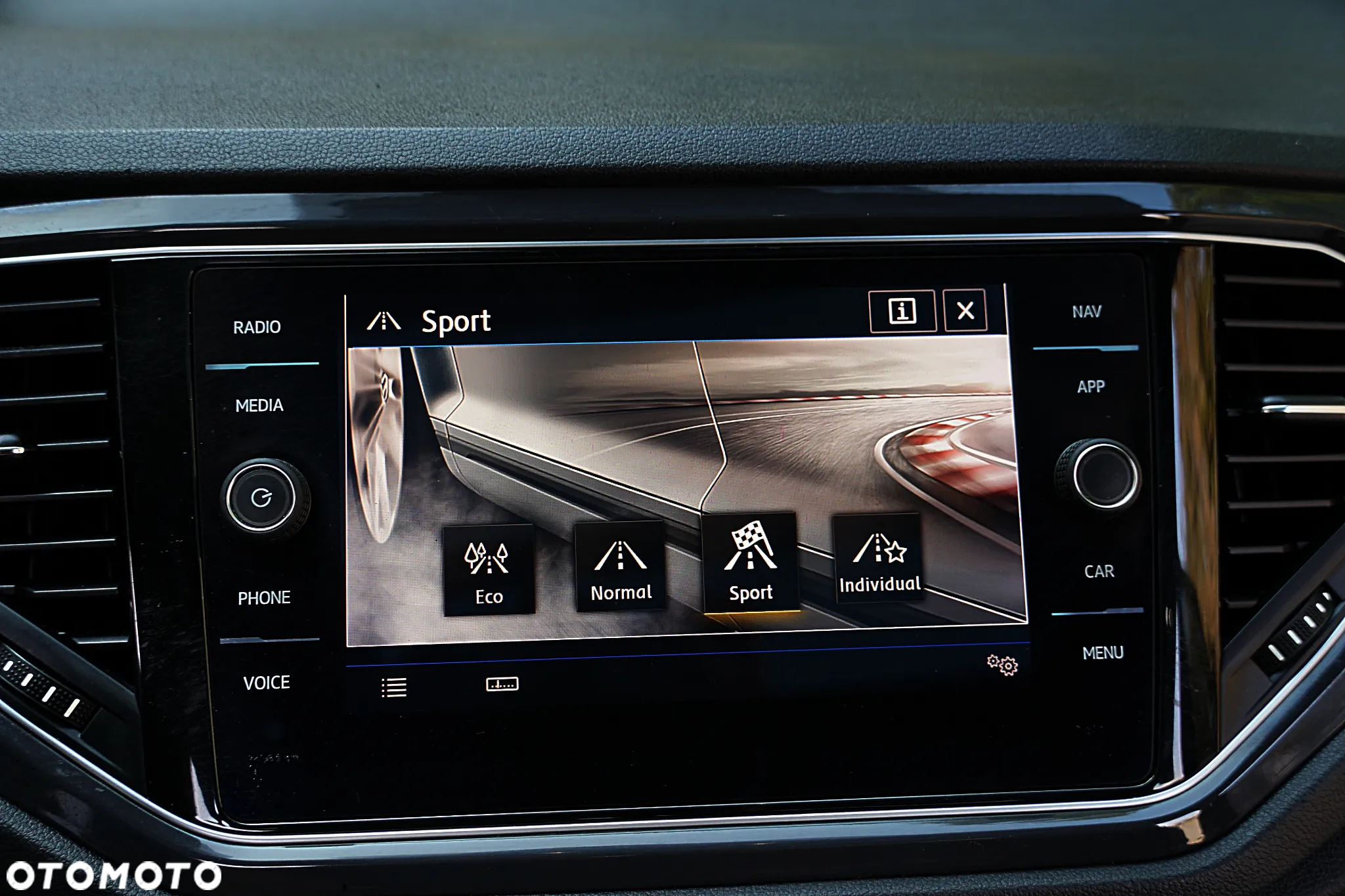 Volkswagen T-Roc 2.0 TDI SCR 4MOTION DSG R-Line - 27