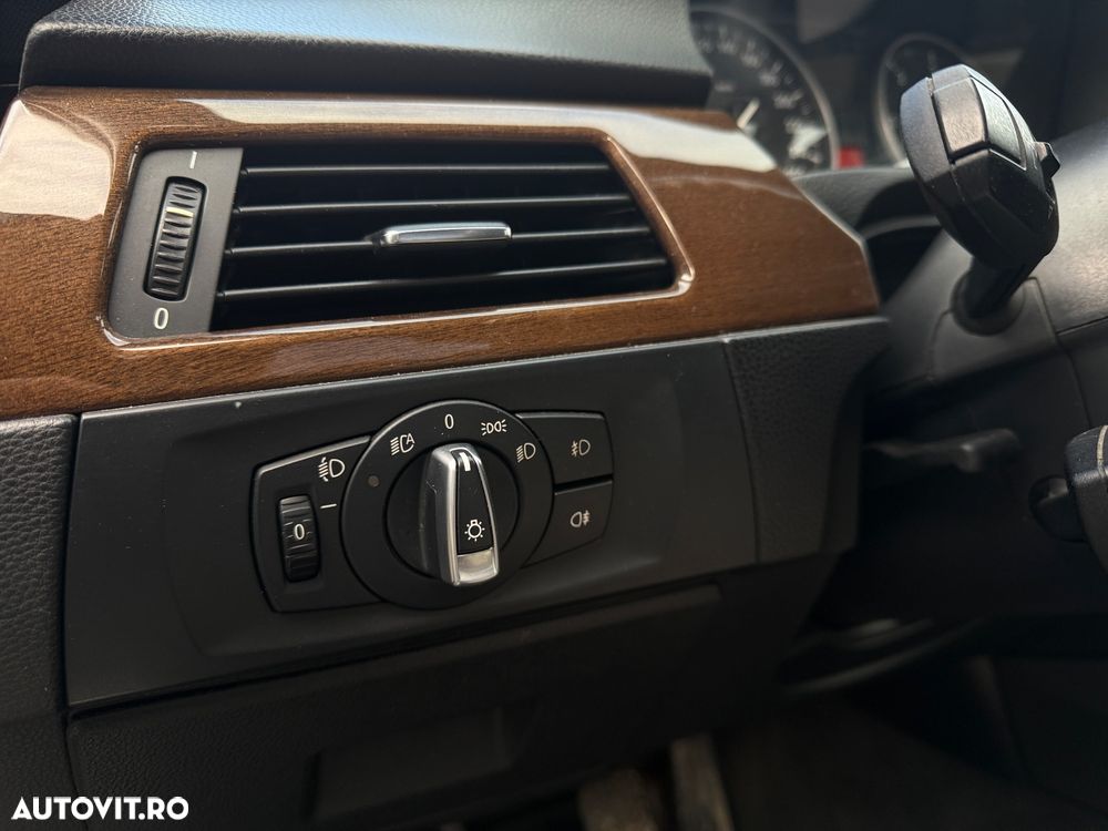 BMW Seria 3 318d DPF Touring Edition Exclusive - 12