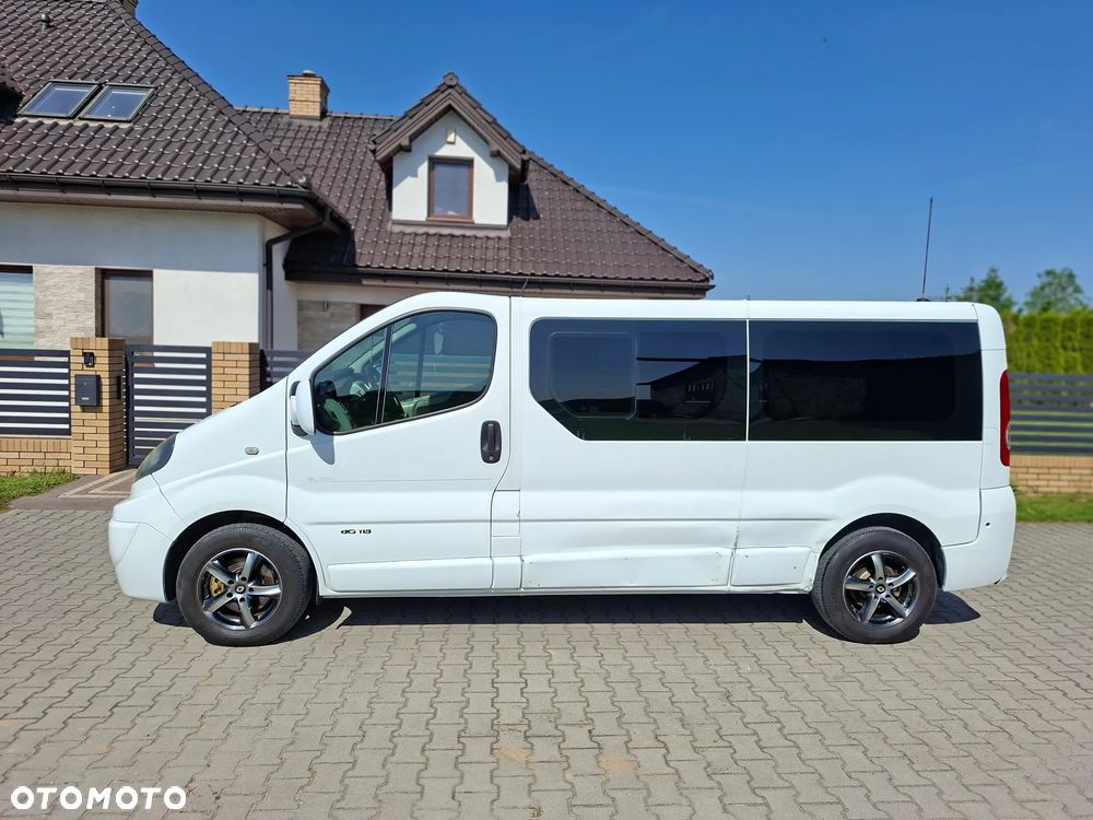 Renault Trafic Grand Passenger Black Edition - 6