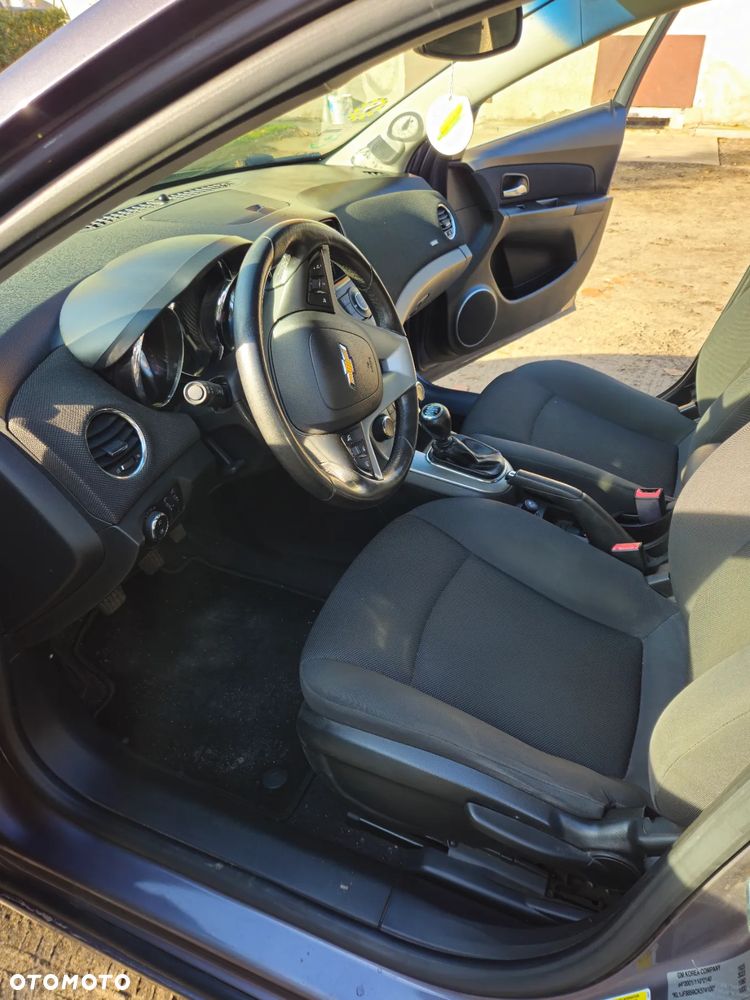 Chevrolet Cruze 1.8 LT - 18