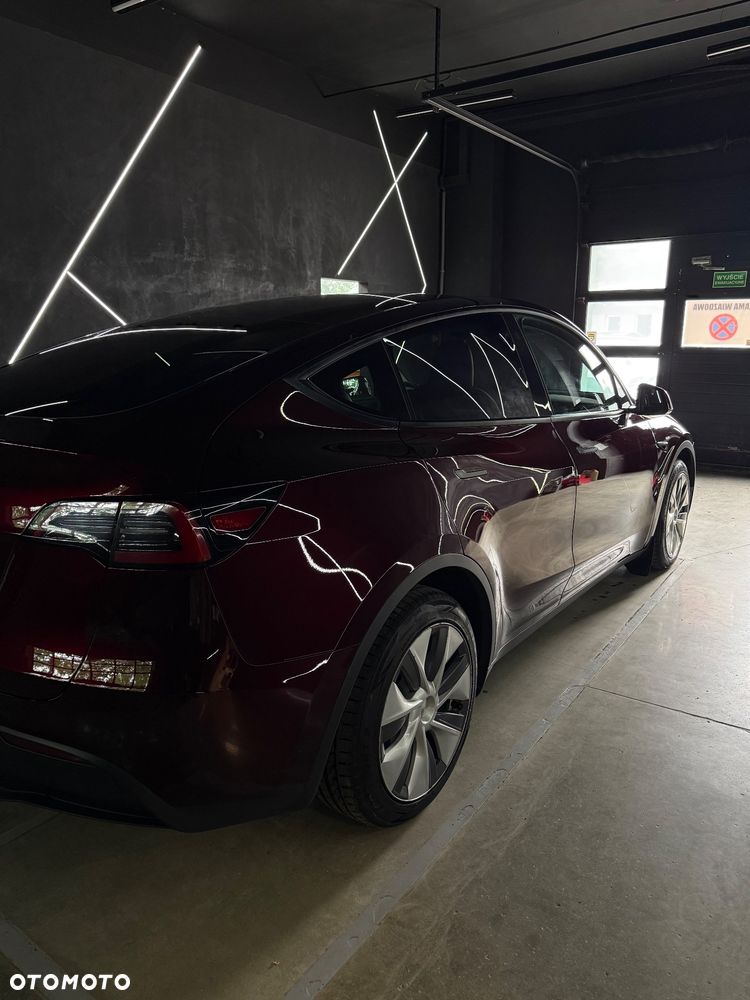 Tesla Model Y - 5