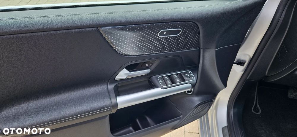Mercedes-Benz Klasa B 180 7G-DCT Style - 19