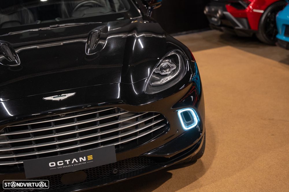Aston Martin DBX - 9