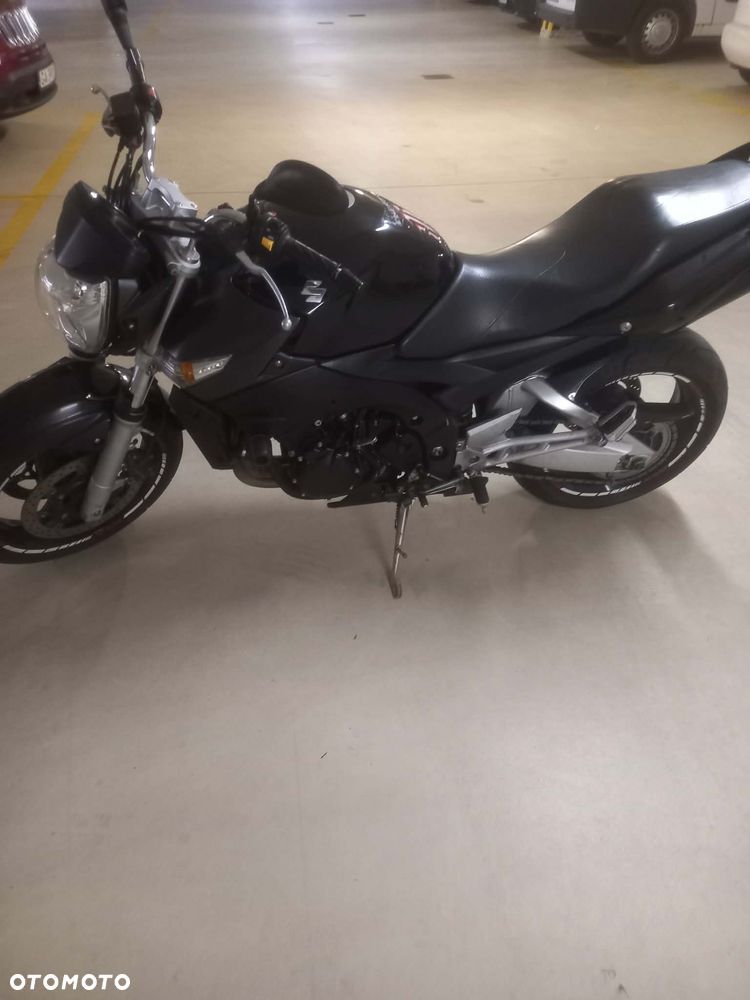 Suzuki GSR - 2