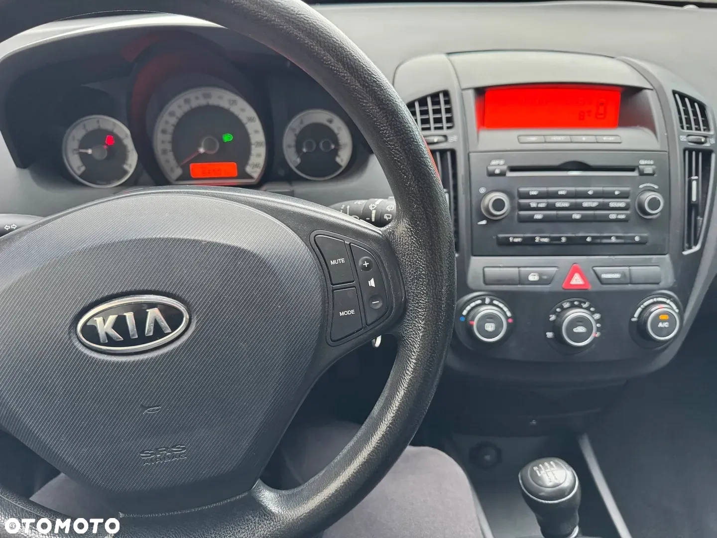 Kia Ceed - 9