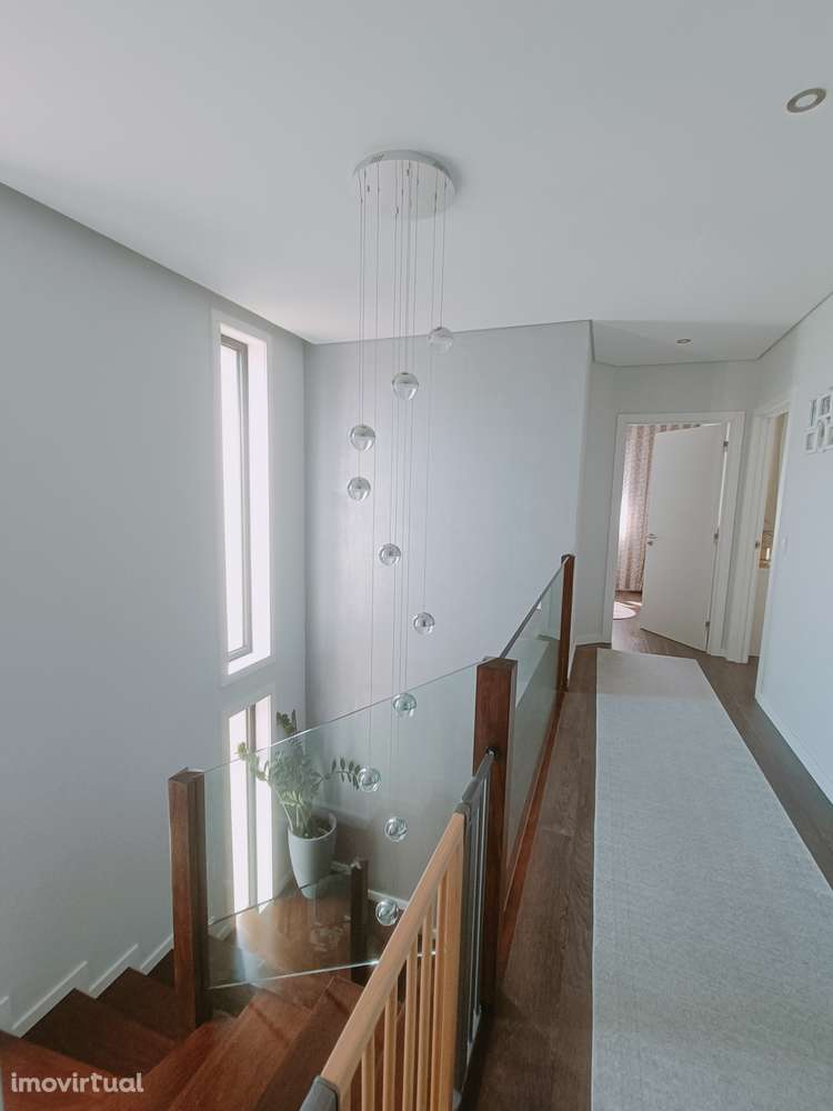 Exclusiva Moradia T4 de 4 Frentes no Centro da Maia - Grande imagem: 3/37