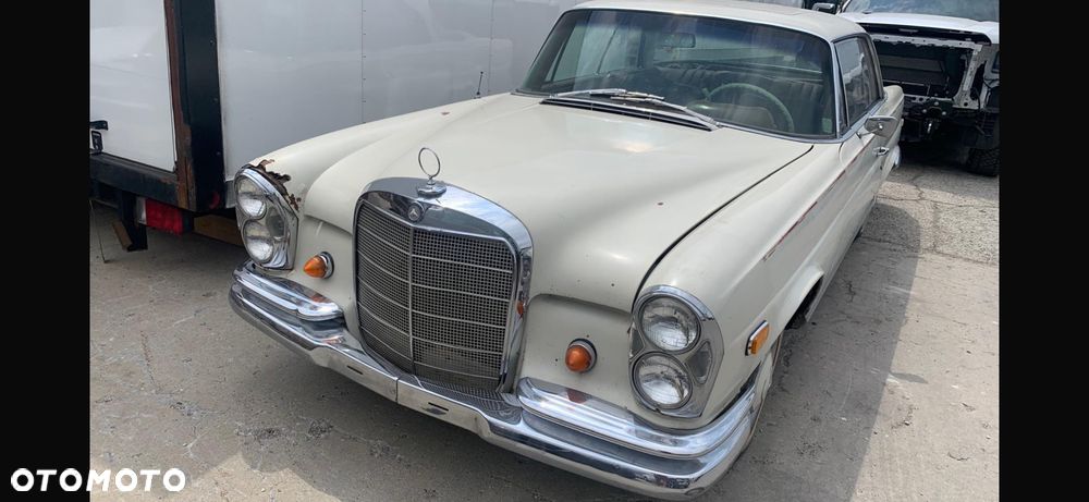 Mercedes-Benz W111 - 1