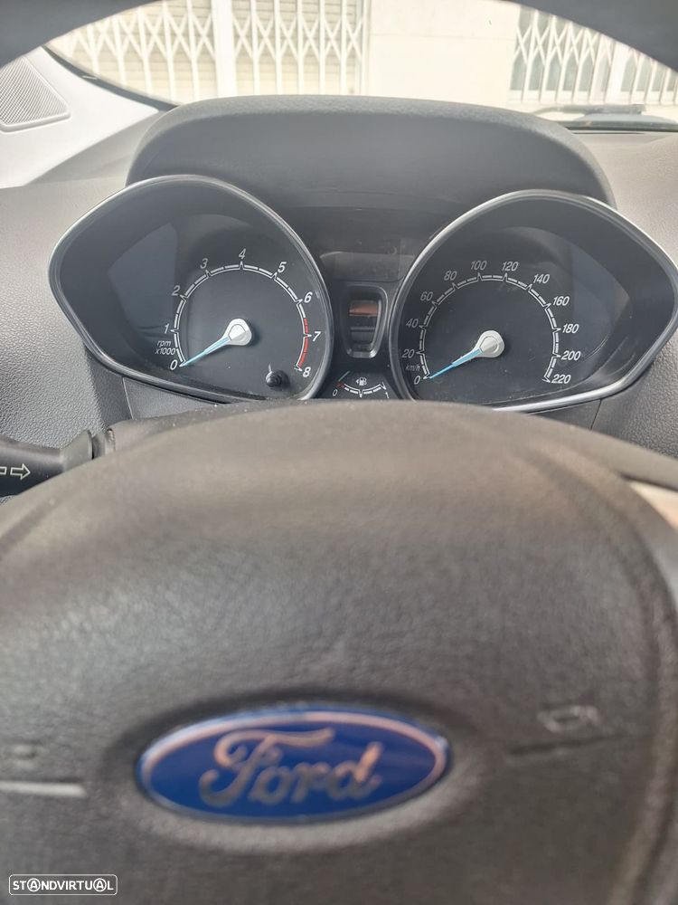 Ford Tourneo Courier 1.0 EcoBoost Titanium - 14